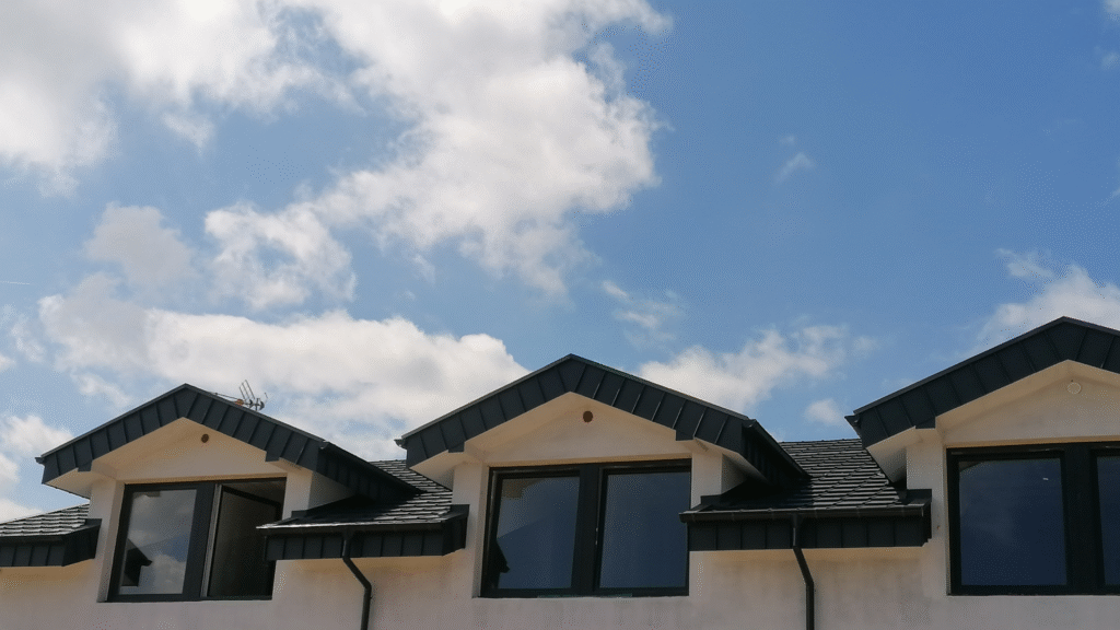 Blachodachówka na zabudowie szeregowej