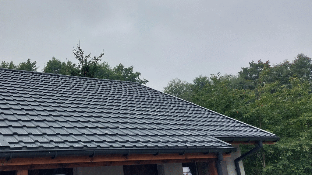 Czym uszczelnić przeciekający dach z blachy